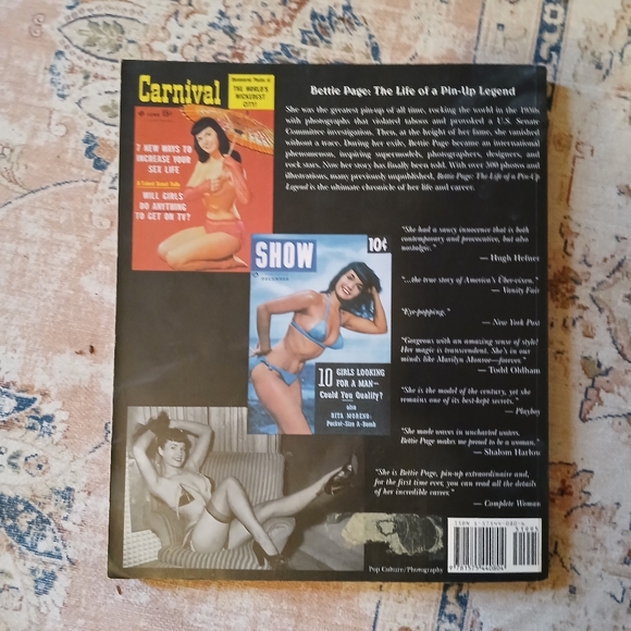 Bettie Page-The Life of a Legend book - Picture 2 of 3